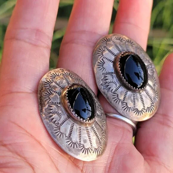 .Absolutely stunning vintage Native American handmade onyx stampwork large state